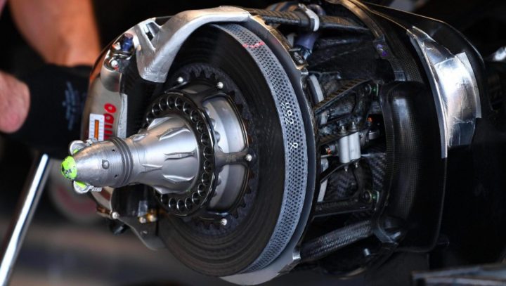 Mercedes AMG locking wheel hug technology